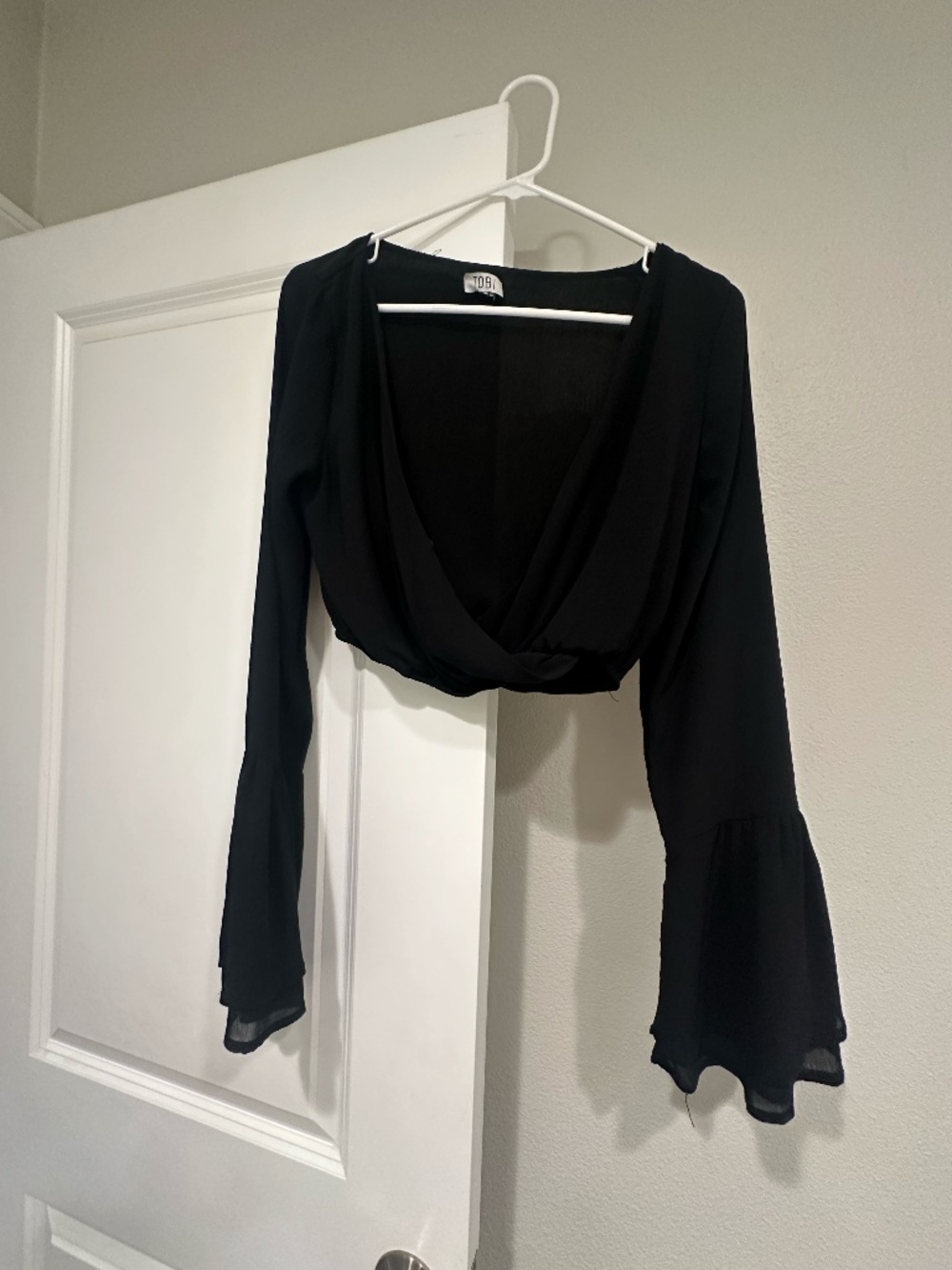 TOBI Black Ruffled Long Sleeve Crop Top